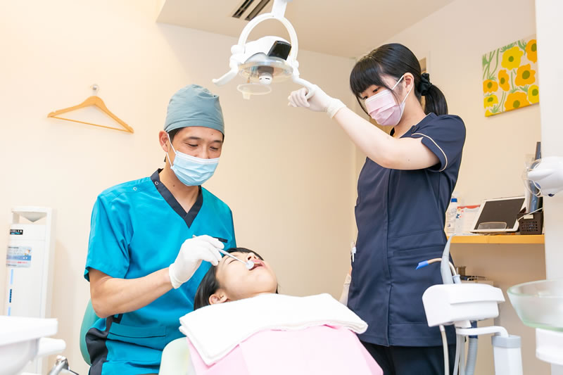 歯科医師による診察と応急処置